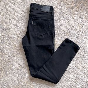 Levi’s 711 Skinny Jeans